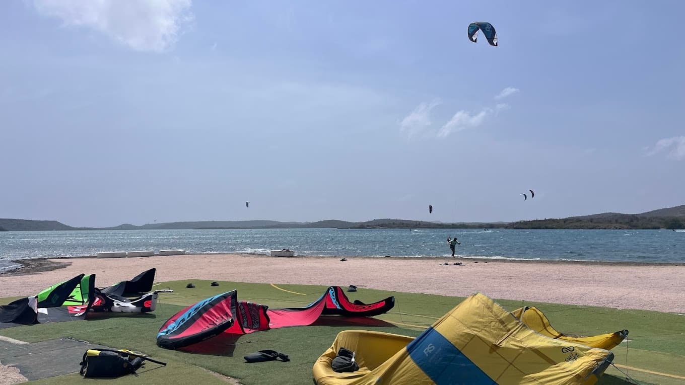 Blue Wave Kitesurfing
