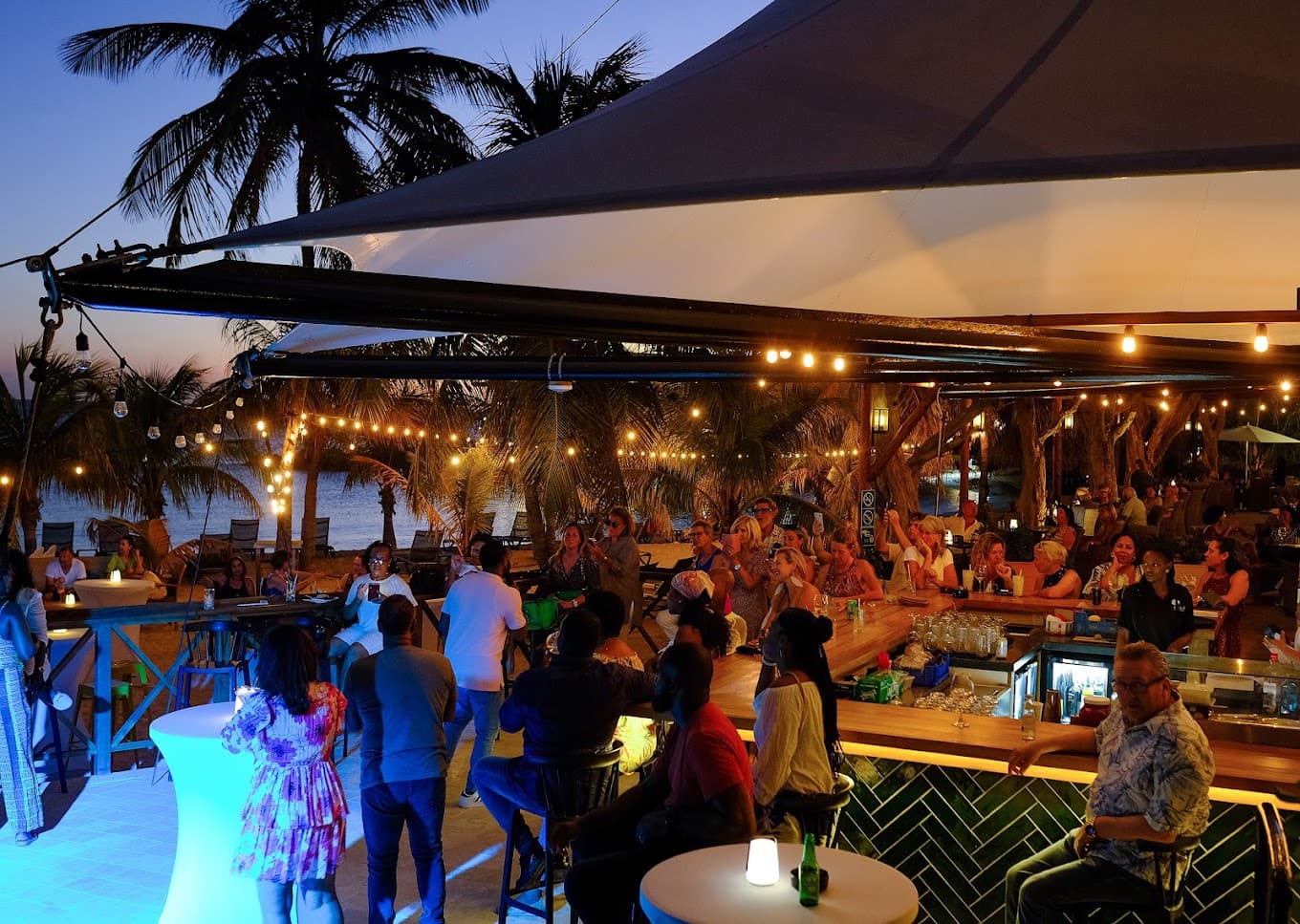 Schooner Bar & Restaurant