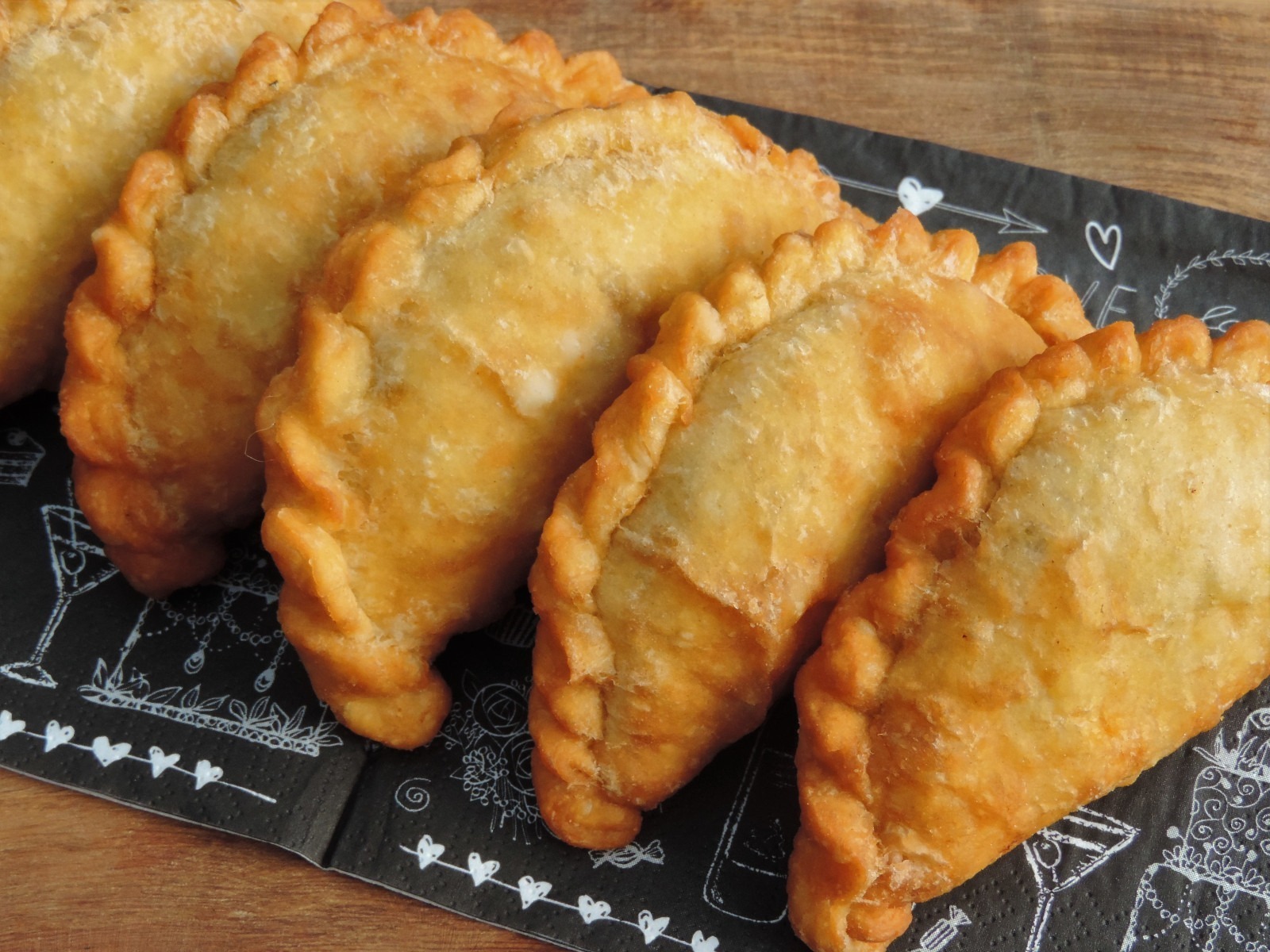 Pastechi (Curaçaoan Fried Pastries)